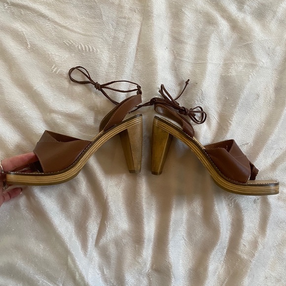 $15.00 
Le Chateau Boho Vintage Sandals - Picture 4 of 12